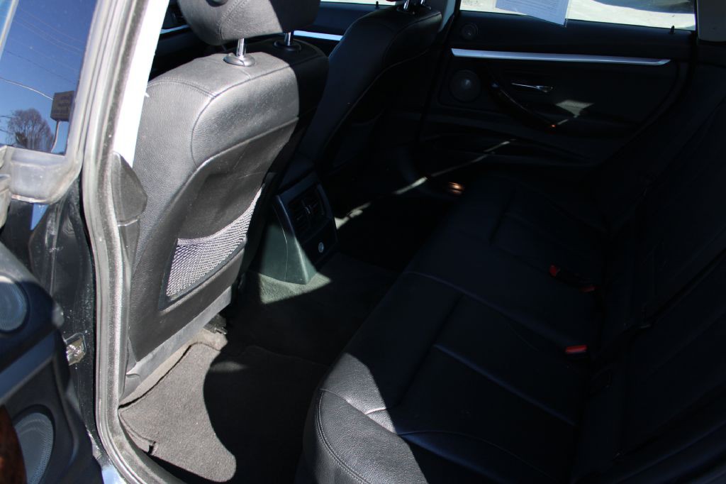 2014 BMW 3 Series Image 17