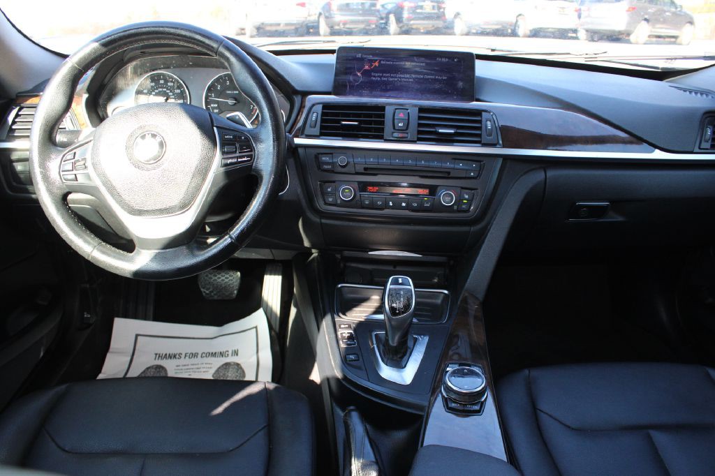 2014 BMW 3 Series Image 22