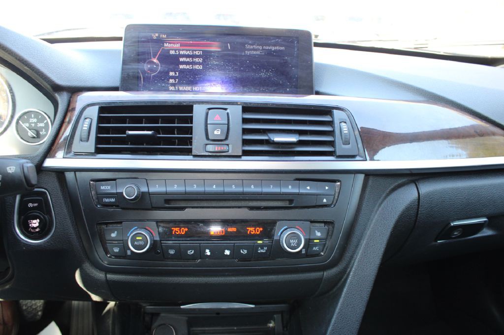 2014 BMW 3 Series Image 24