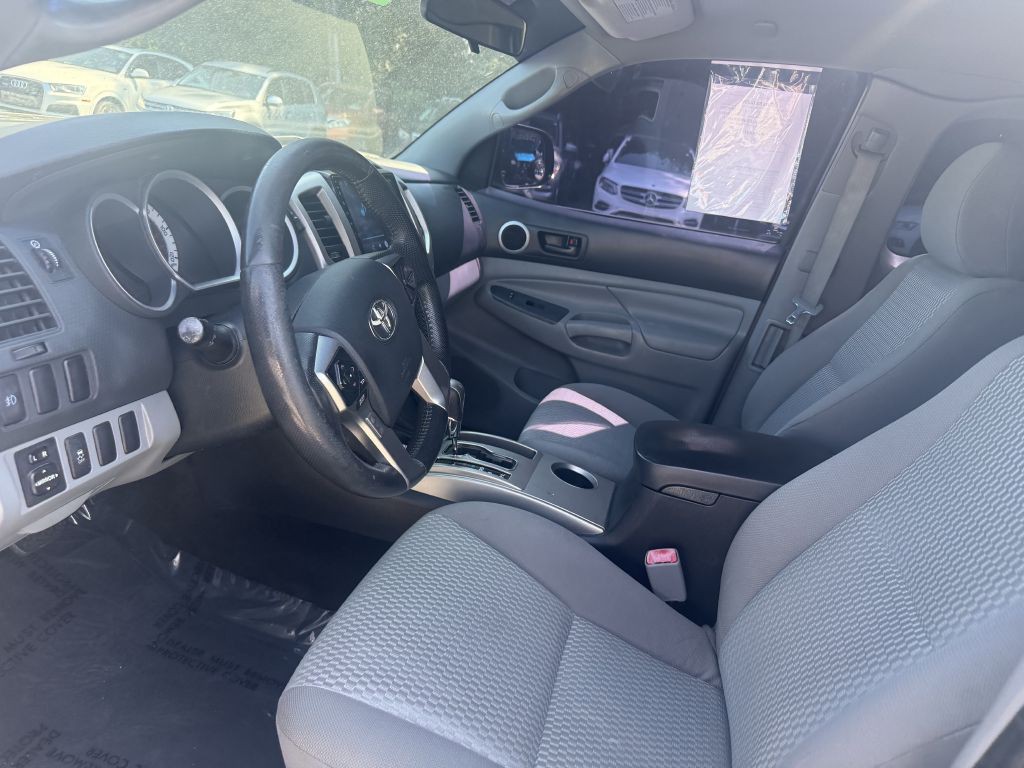 2015 Toyota Tacoma Image 8