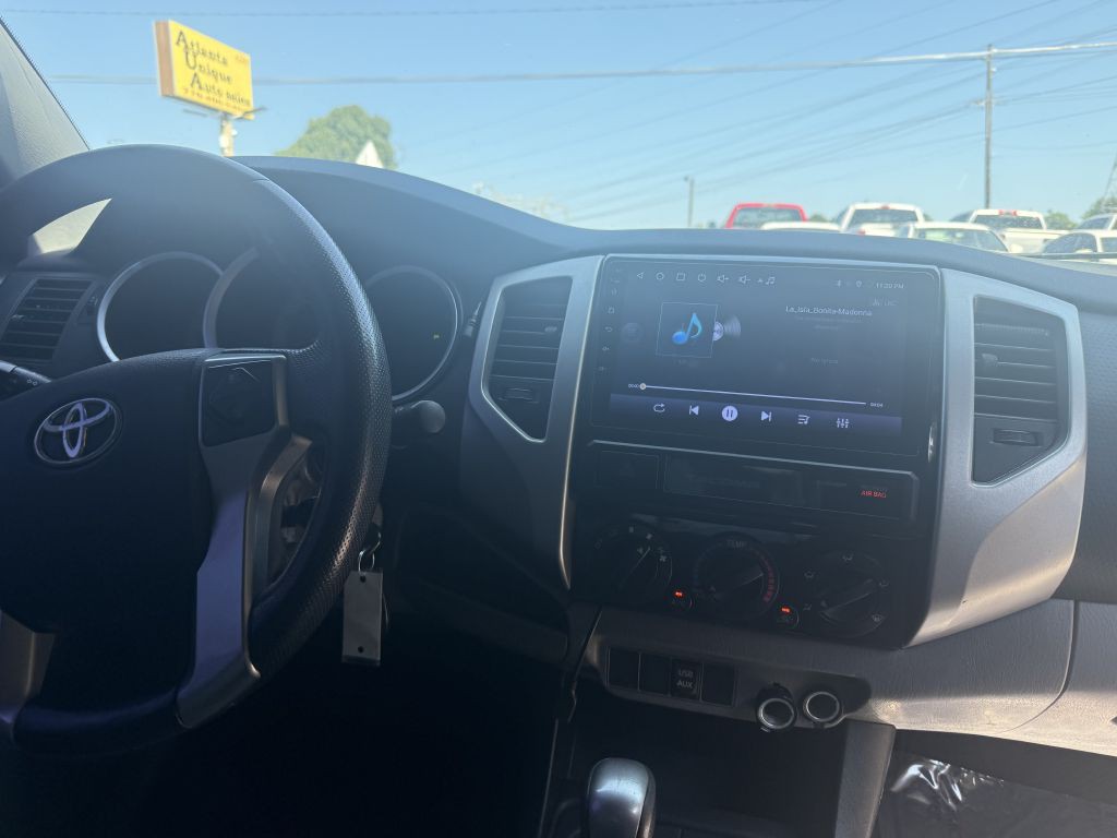 2015 Toyota Tacoma Image 11