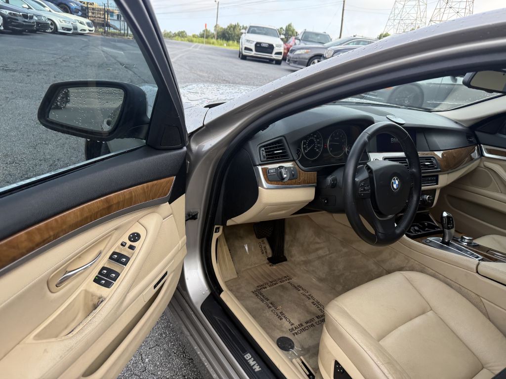 2011 BMW 5 Series Image 9