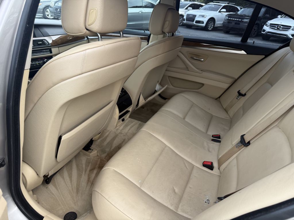 2011 BMW 5 Series Image 11