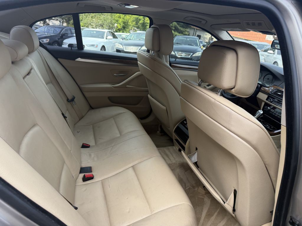 2011 BMW 5 Series Image 12