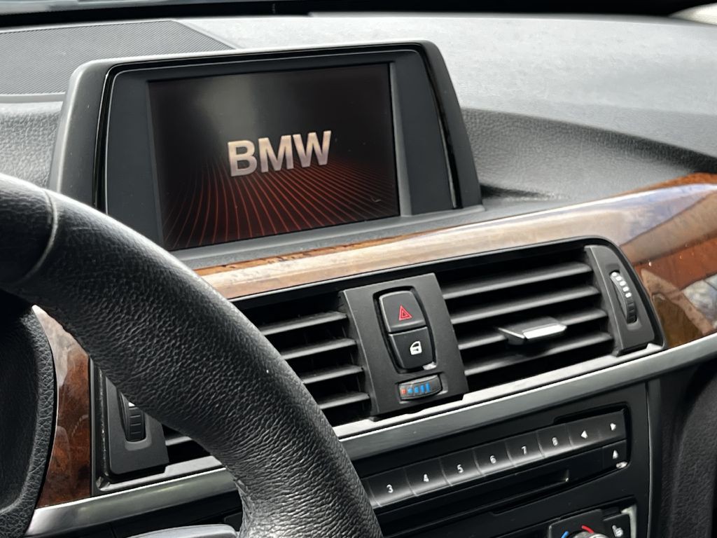 2014 BMW 3 Series Image 12