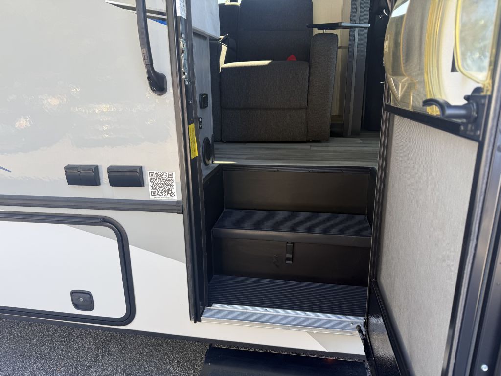 2024 Mercedes-Benz Sprinter Image 8