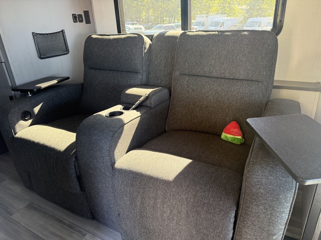 2024 Mercedes-Benz Sprinter Image 16