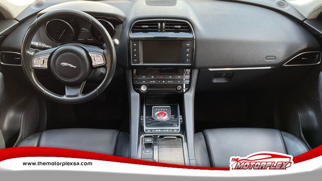 2018 Jaguar F-PACE Image 7
