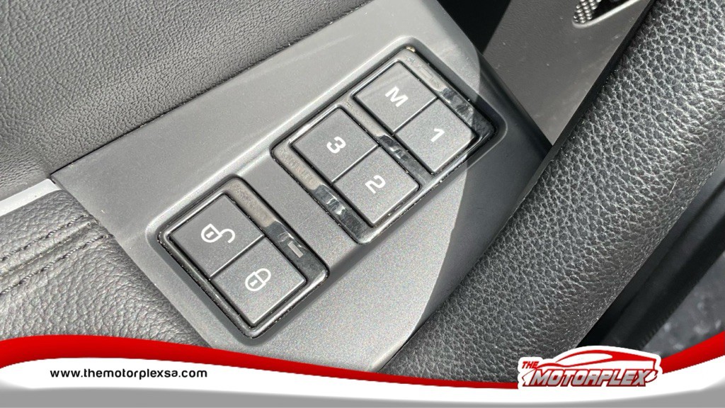 2018 Jaguar F-PACE Image 13