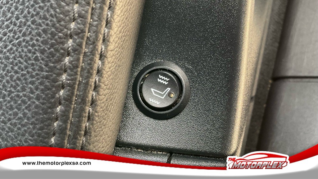 2018 Jaguar F-PACE Image 15
