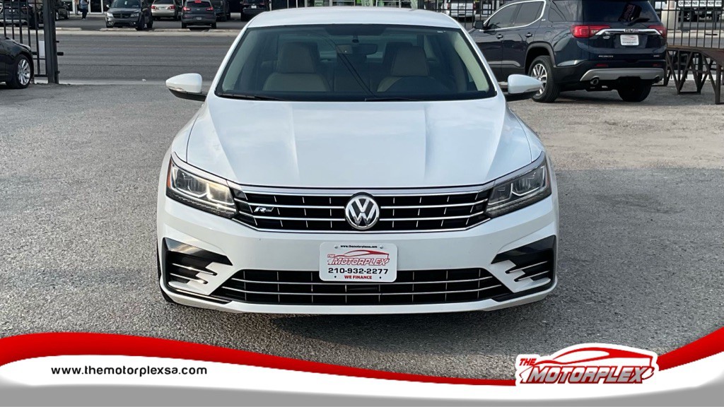 2017 Volkswagen Passat Image 2