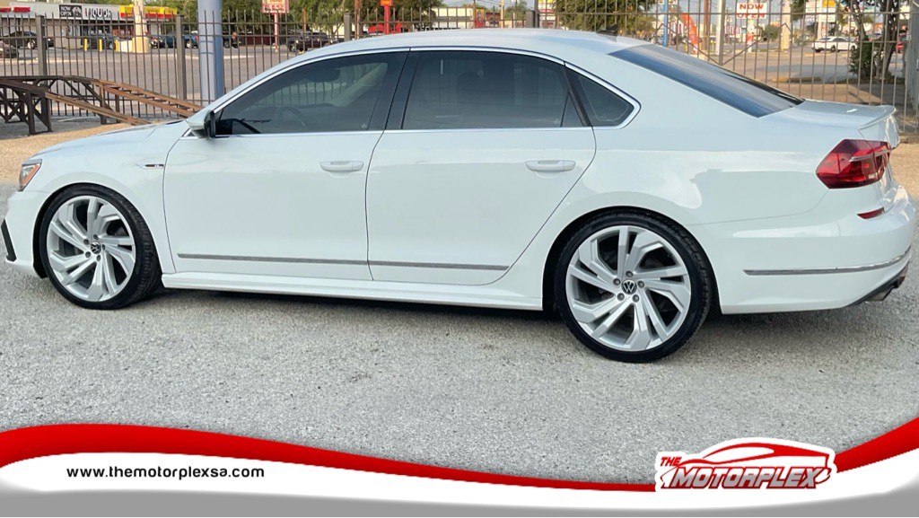 2017 Volkswagen Passat Image 4