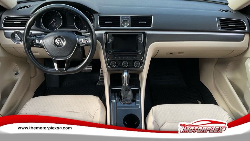 2017 Volkswagen Passat Image 9