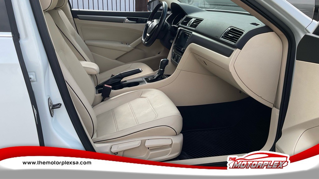 2017 Volkswagen Passat Image 10