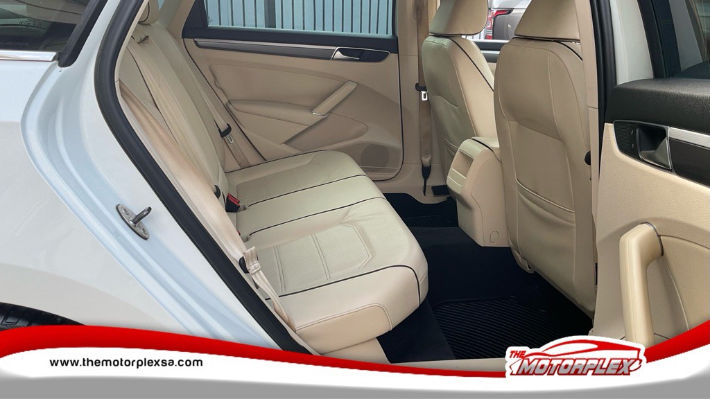 2017 Volkswagen Passat Image 11