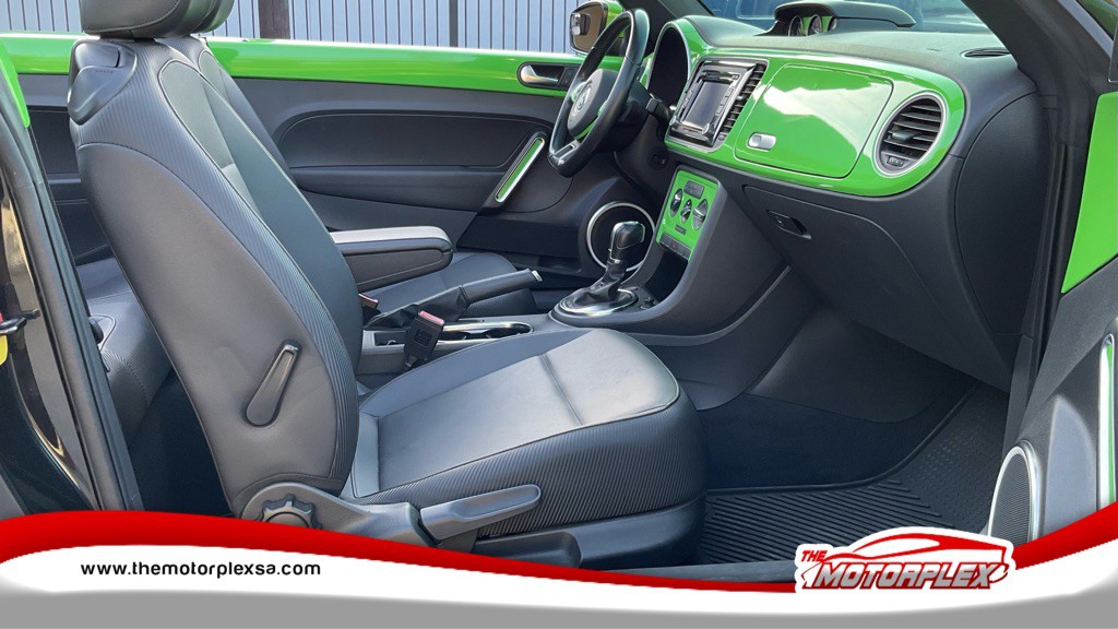 2014 Volkswagen Beetle Image 14