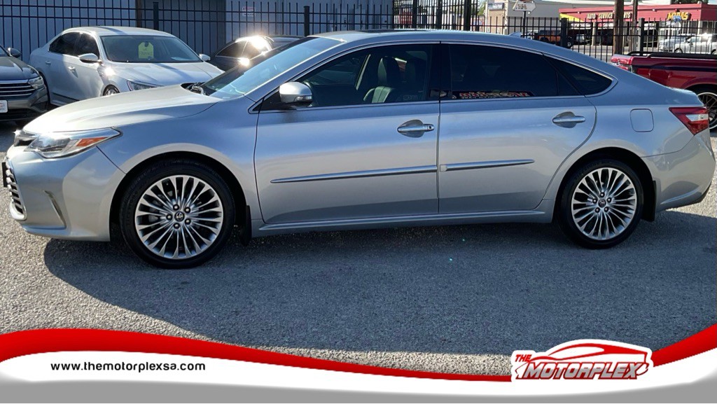 2017 Toyota Avalon Image 3