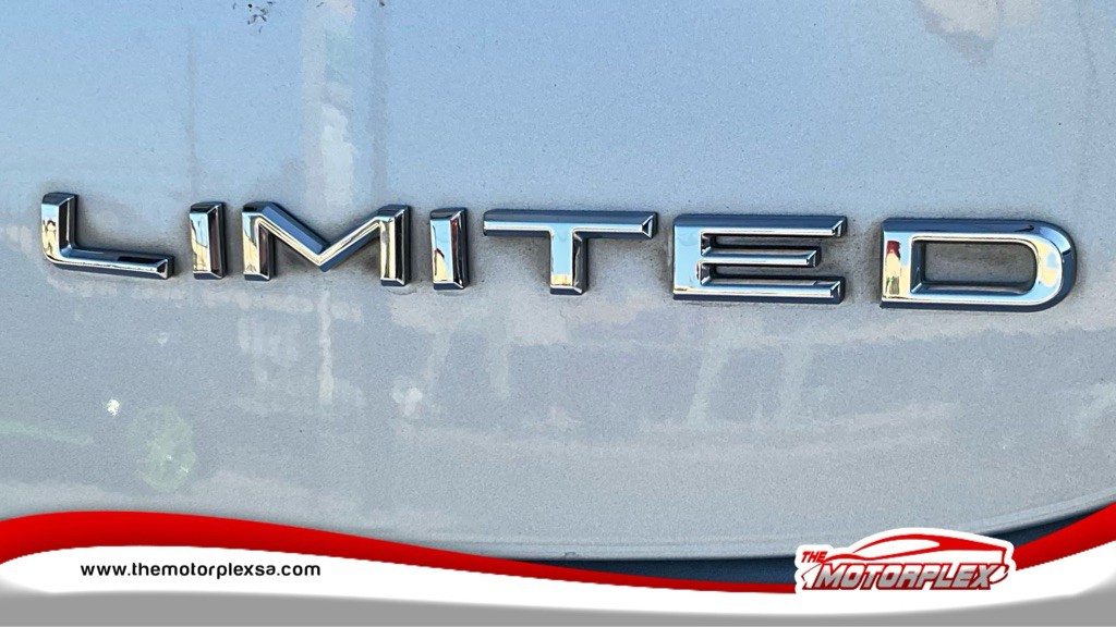 2017 Toyota Avalon Image 7