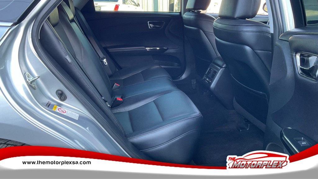 2017 Toyota Avalon Image 11