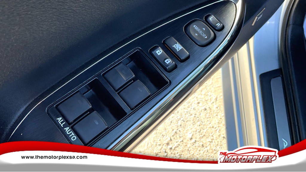 2017 Toyota Avalon Image 13