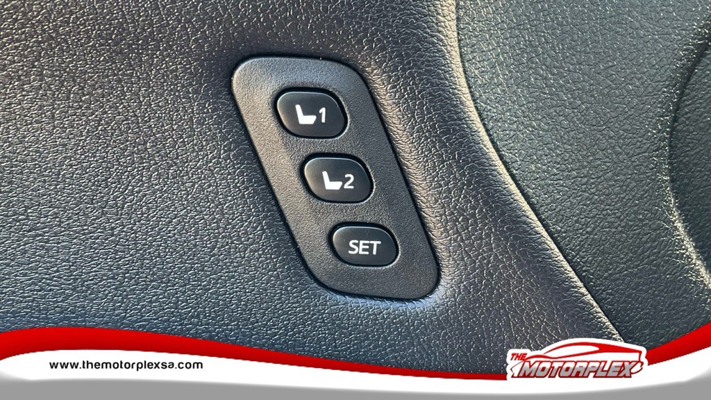 2017 Toyota Avalon Image 14