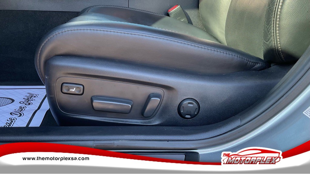 2017 Toyota Avalon Image 15