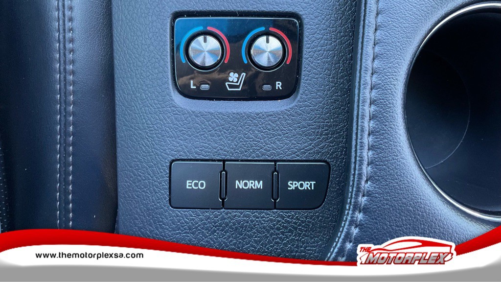 2017 Toyota Avalon Image 16