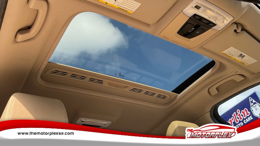 2015 BMW 3 Series Image 9