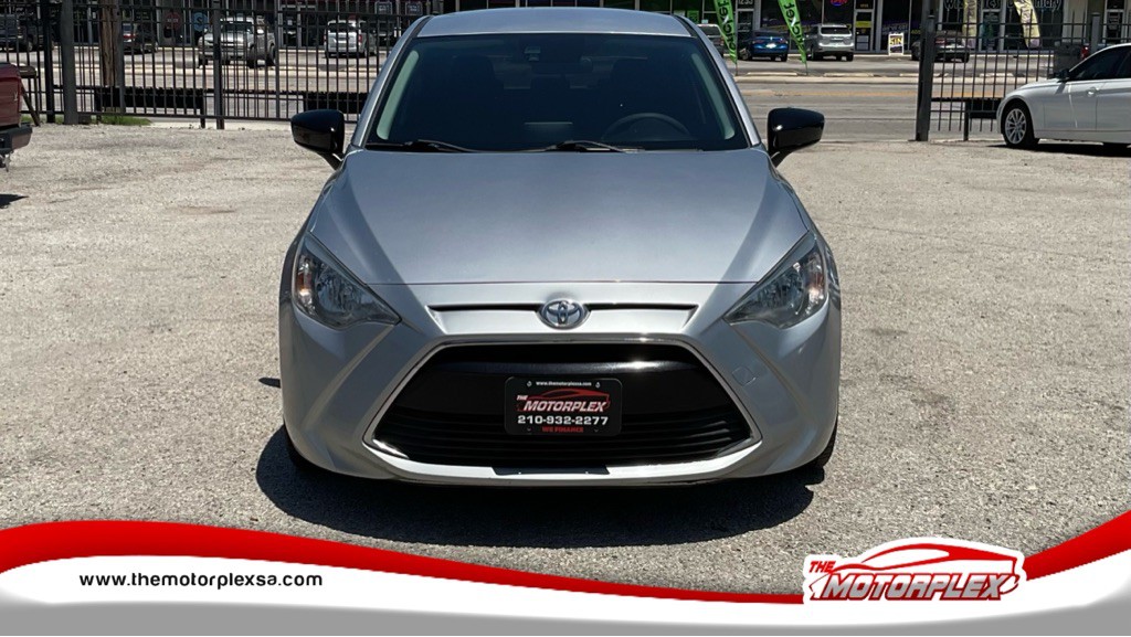 2017 Toyota Yaris Image 2