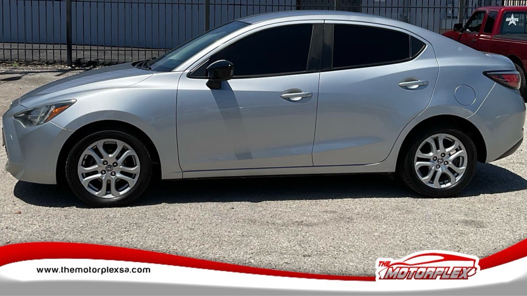 2017 Toyota Yaris Image 3
