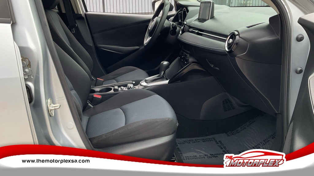 2017 Toyota Yaris Image 8
