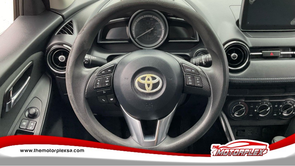 2017 Toyota Yaris Image 10