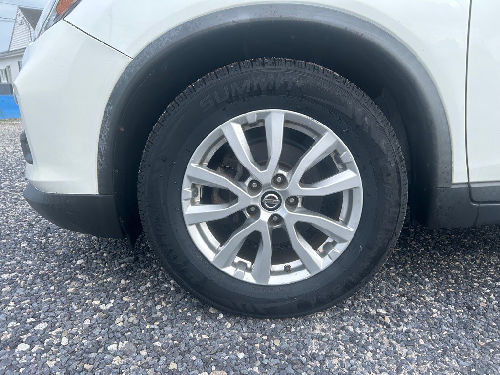 2017 Nissan Rogue Image 2