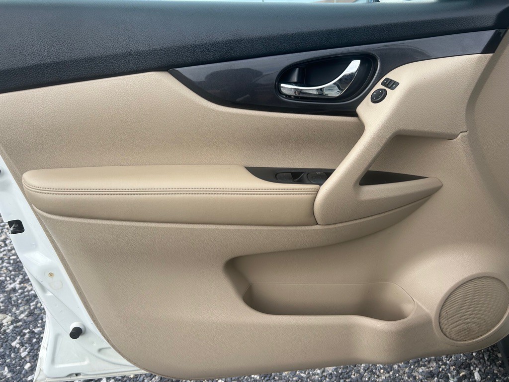 2017 Nissan Rogue Image 3