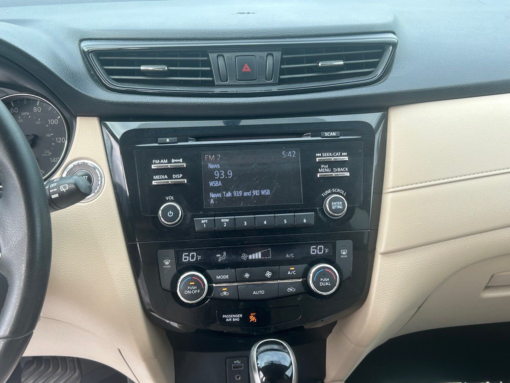 2017 Nissan Rogue Image 8