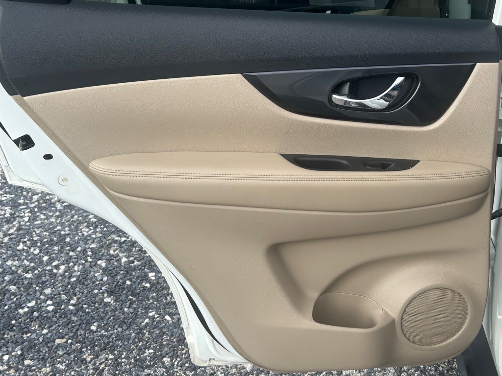 2017 Nissan Rogue Image 10