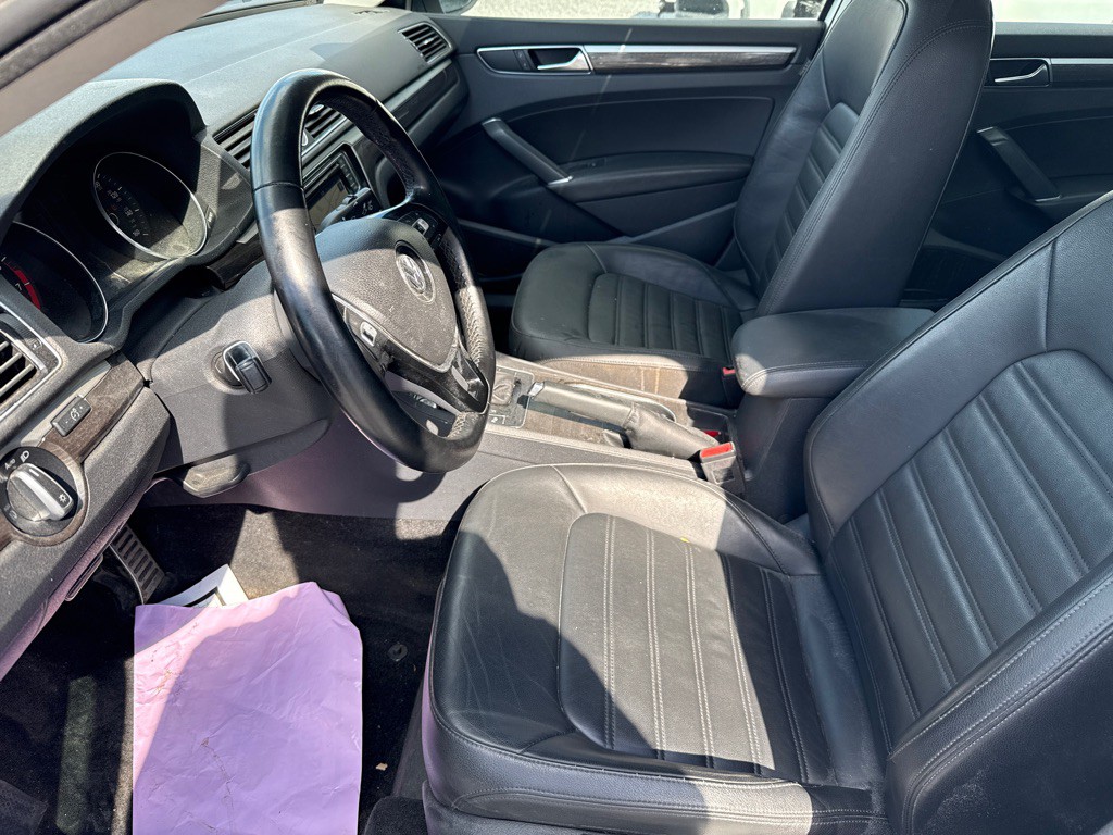 2017 Volkswagen Passat Image 3
