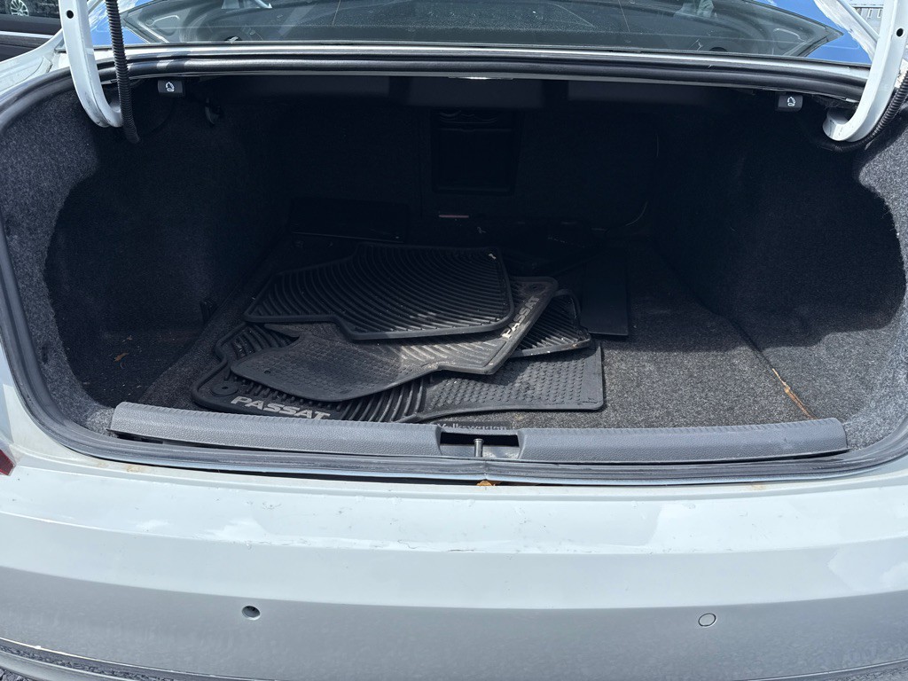 2017 Volkswagen Passat Image 11