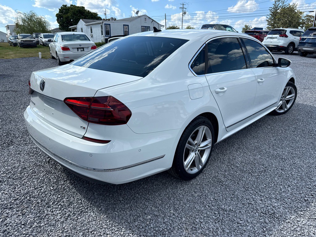 2017 Volkswagen Passat Image 12
