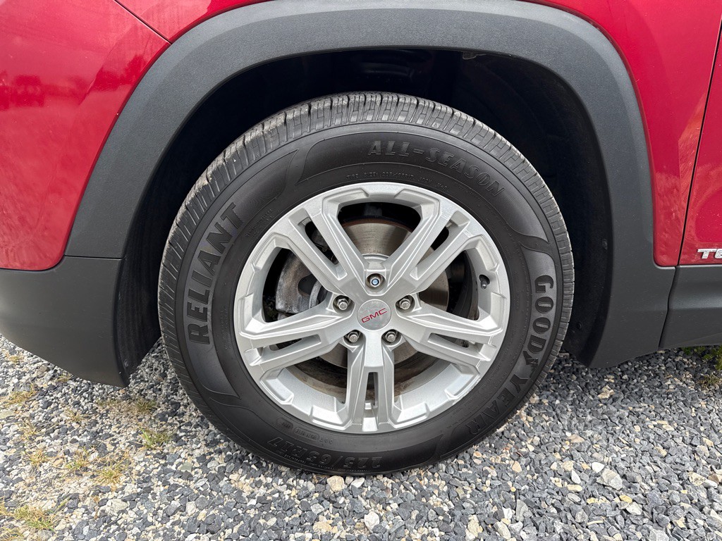 2018 GMC Terrain Image 2