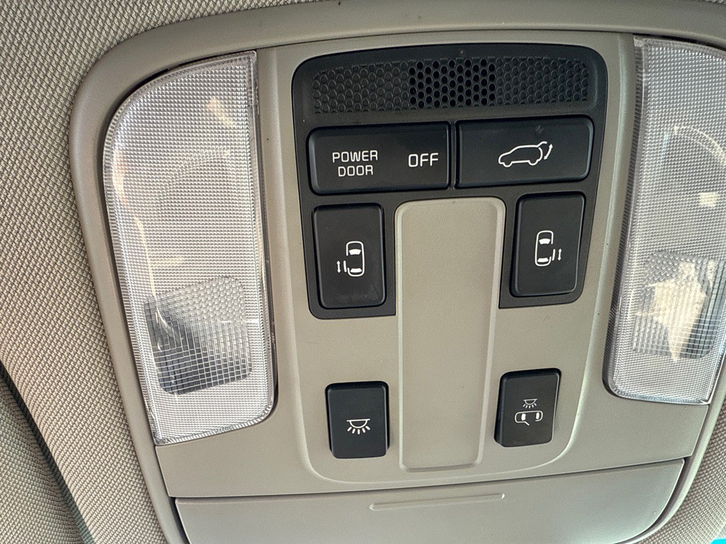 2017 Kia Sedona Image 10