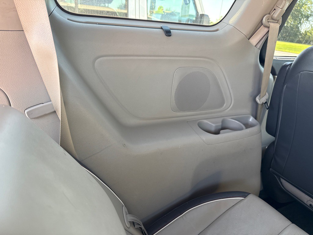 2017 Kia Sedona Image 15