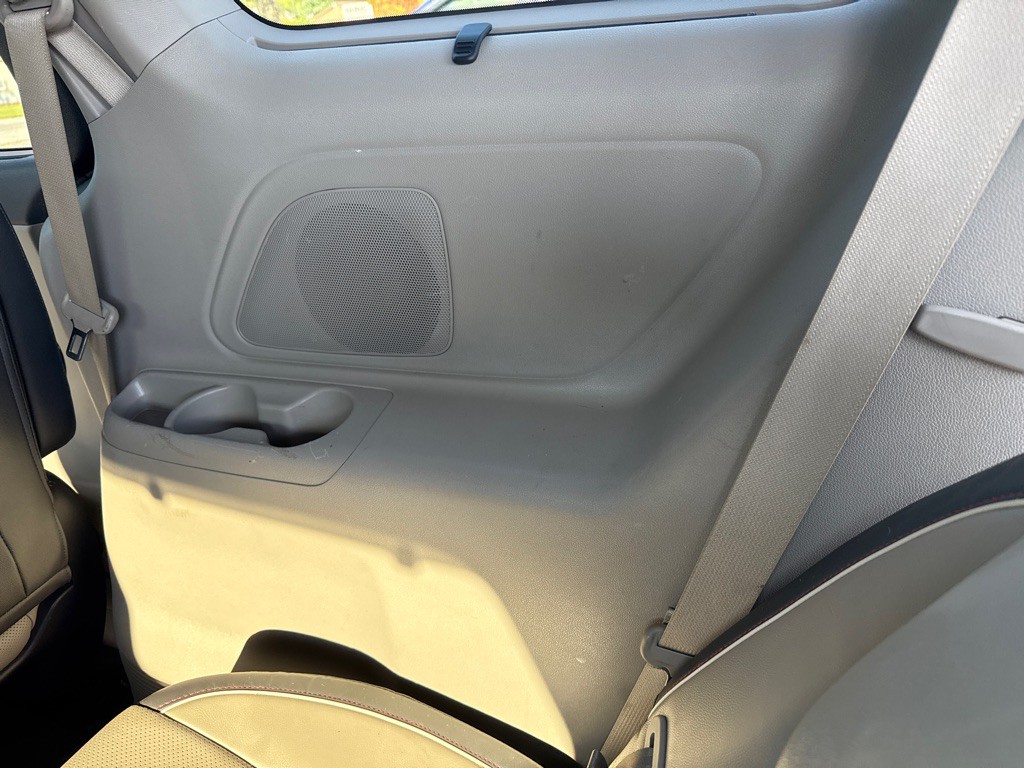 2017 Kia Sedona Image 16