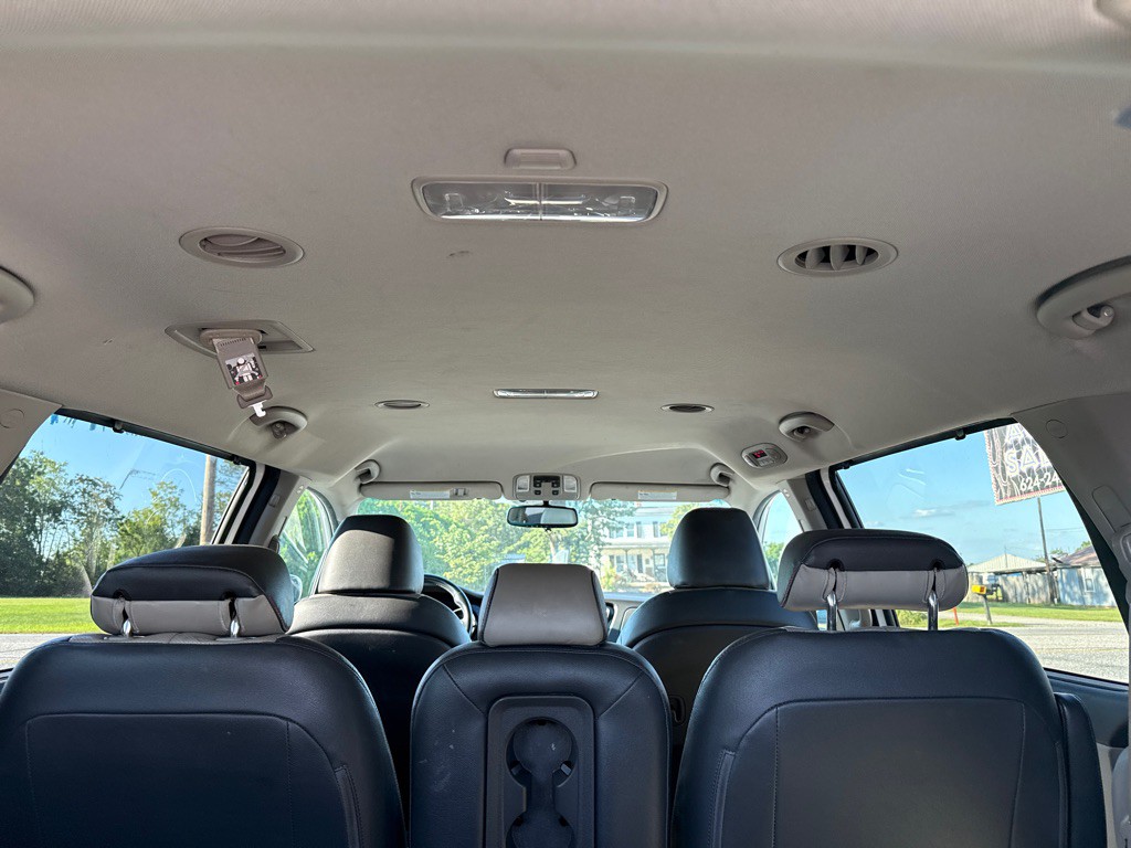 2017 Kia Sedona Image 18