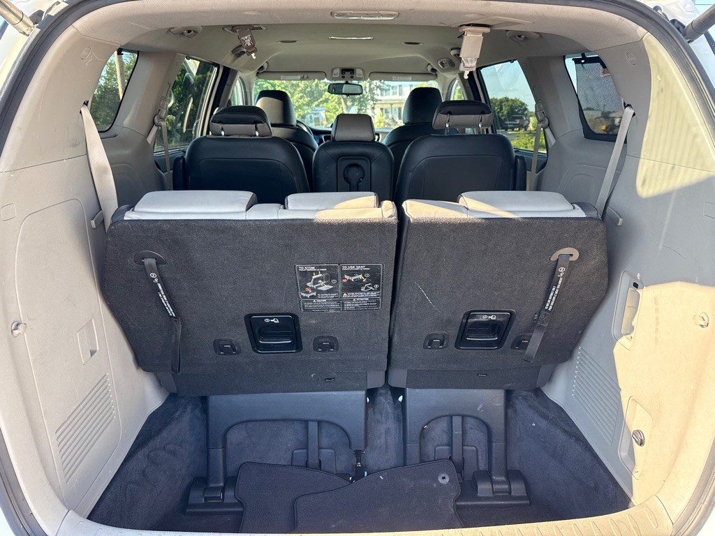 2017 Kia Sedona Image 19