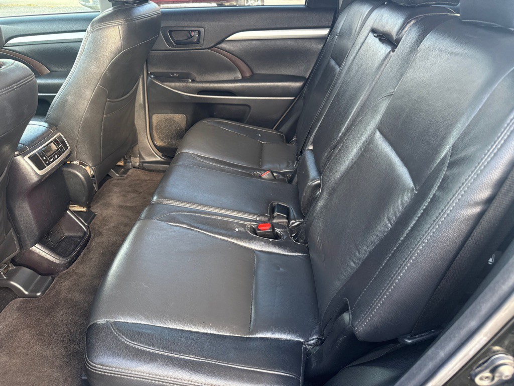 2014 Toyota Highlander Image 13