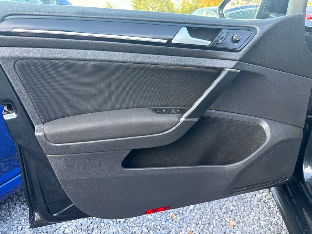 2017 Volkswagen GTI Image 8