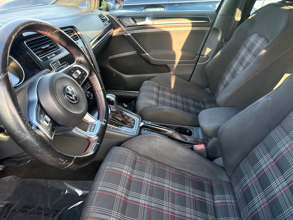 2017 Volkswagen GTI Image 9