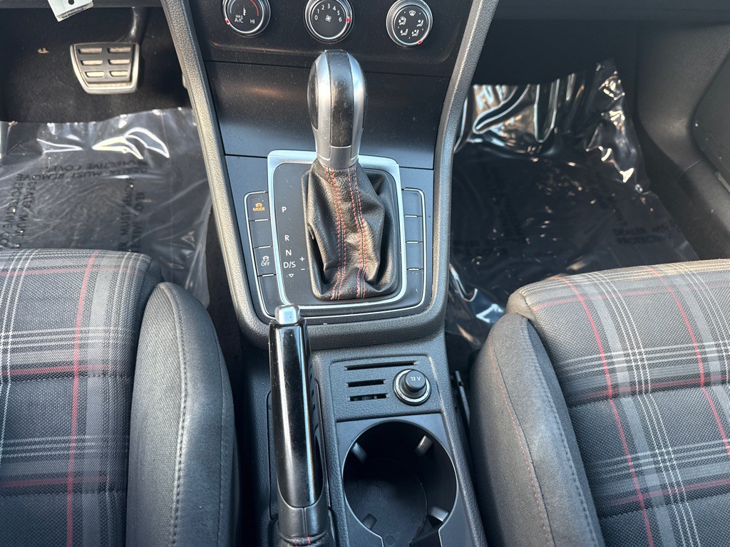 2017 Volkswagen GTI Image 12