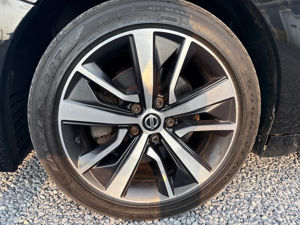 2020 Nissan Maxima Image 2